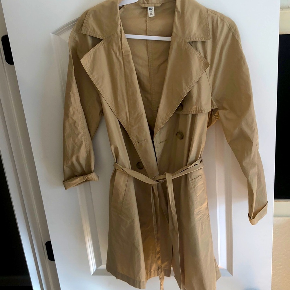 Lightweight camel trench